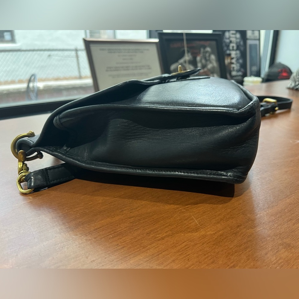 Vintage Coach Willis 9927 -black with Gold Hardware - Picture 8 of 13